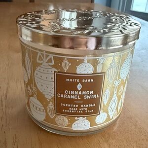 White Barn Cinnamon Caramel Swirl 3 wick Candle - Gold and White